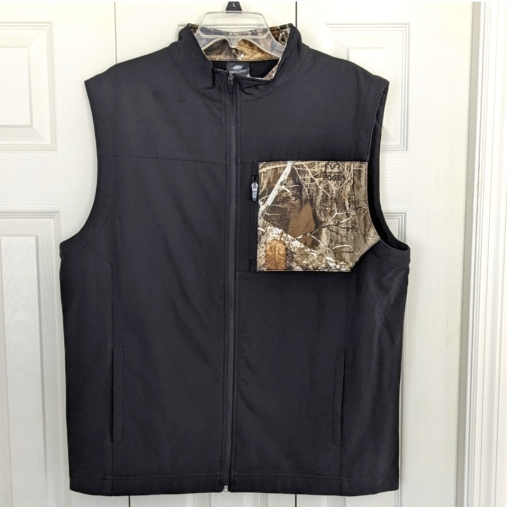 Realtree by Colosseum zip front vest, black with camouflage detailing, size XL
